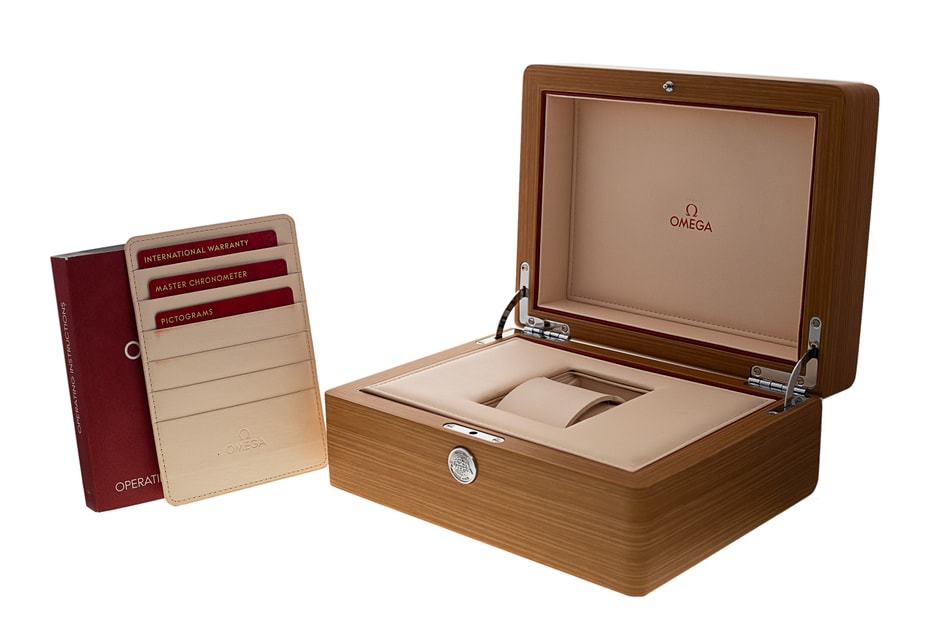 Omega Planet Ocean 215.32.44.21.01.002 Image 5